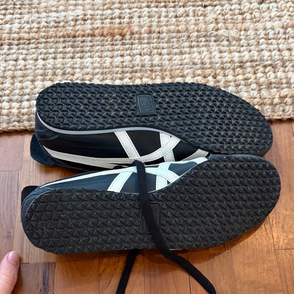 Onitsuka Tiger by Asics Kids Black and White Sneakers - Picture 3 of 4